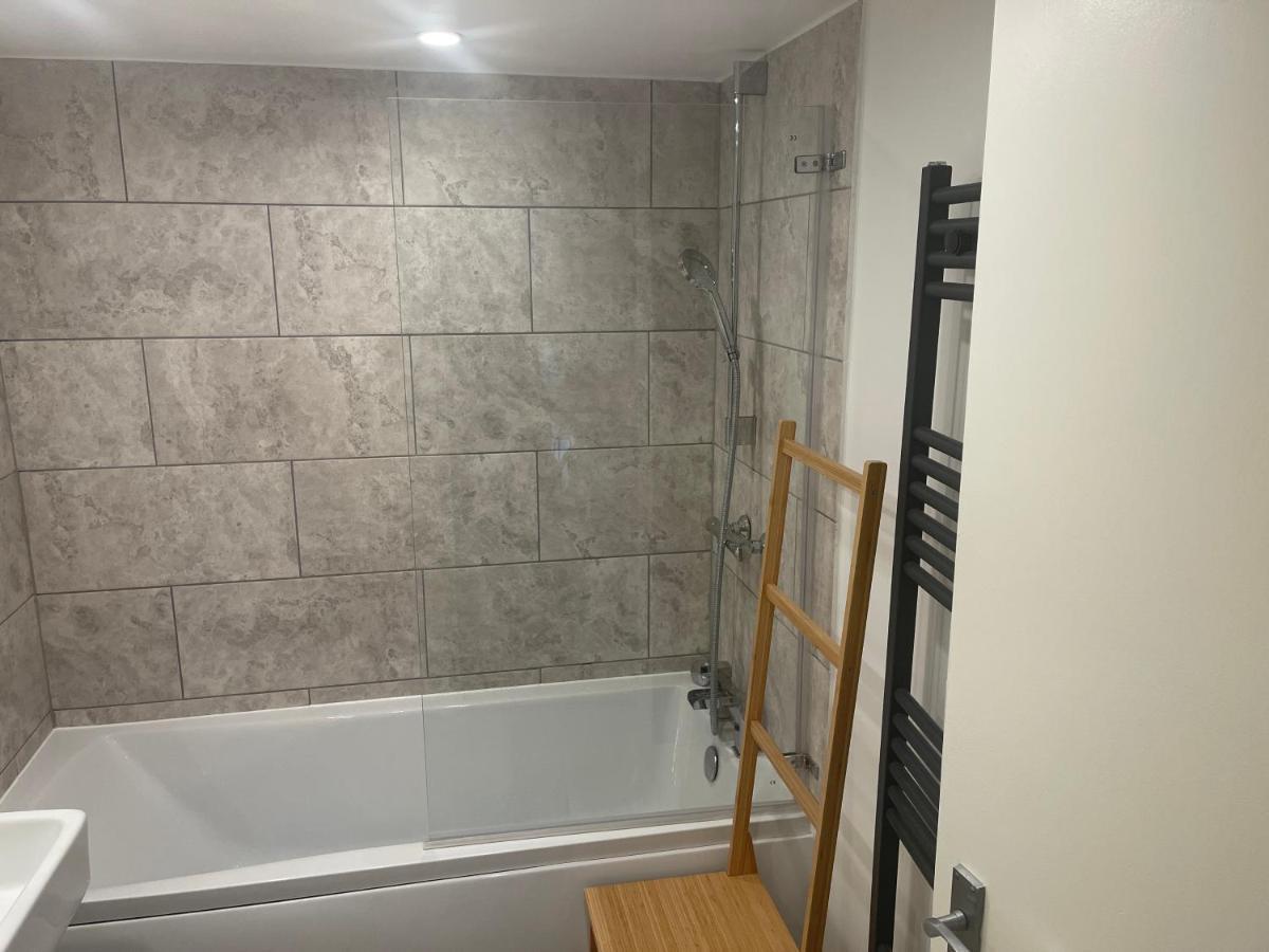 Tower Bridge King Bed En-suite With Parking & Balcony * Londen