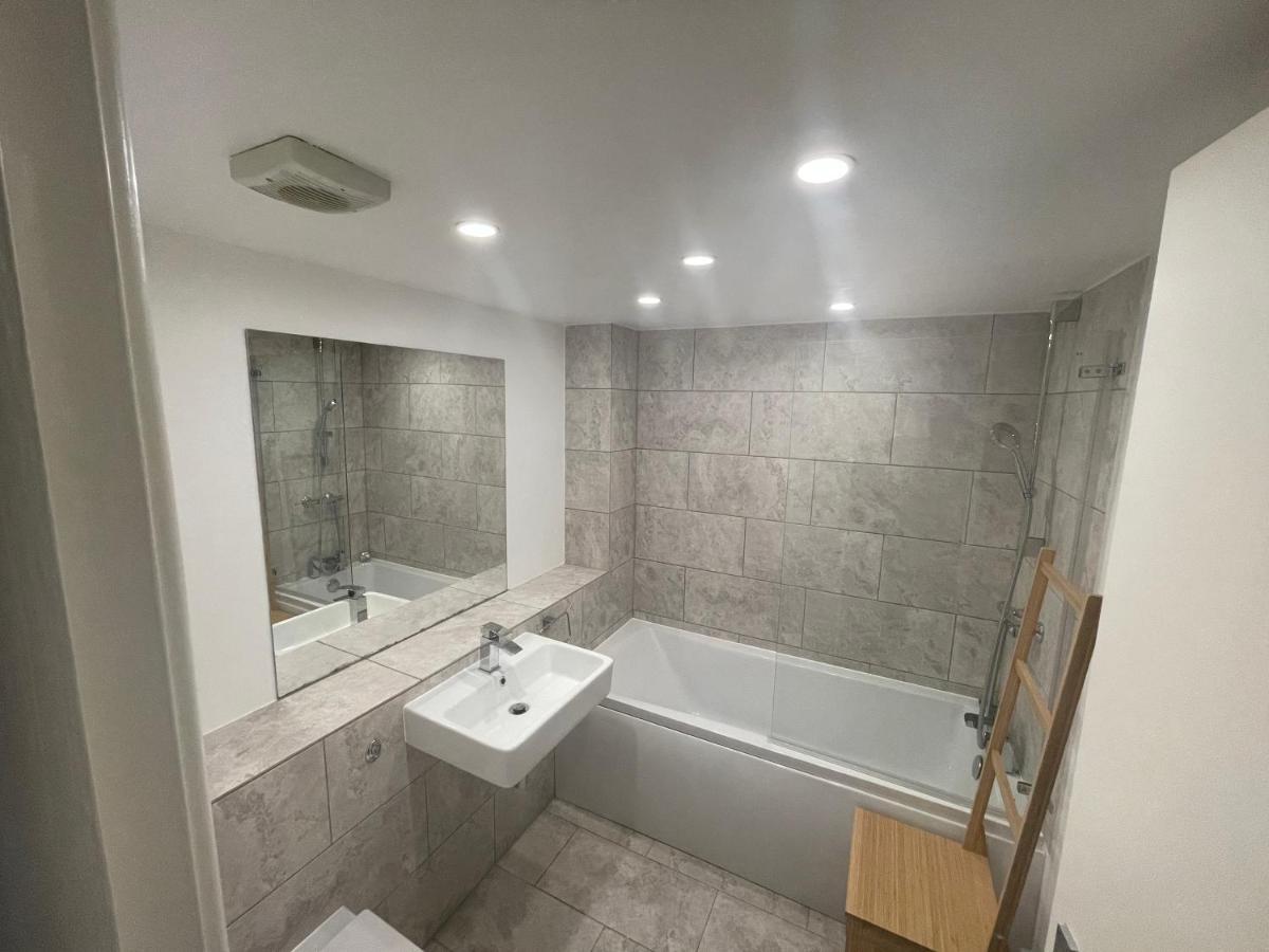 Tower Bridge King Bed En-suite With Parking & Balcony * Londen